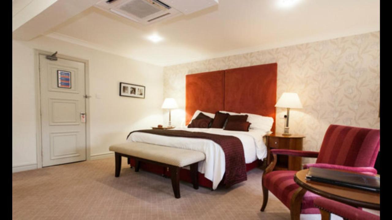 Honest Lawyer Hotel Дарем Екстер'єр фото